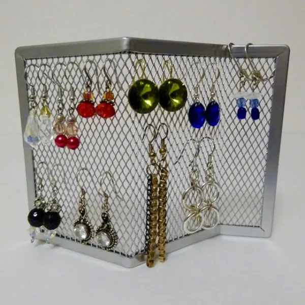 How to store dangly earrings