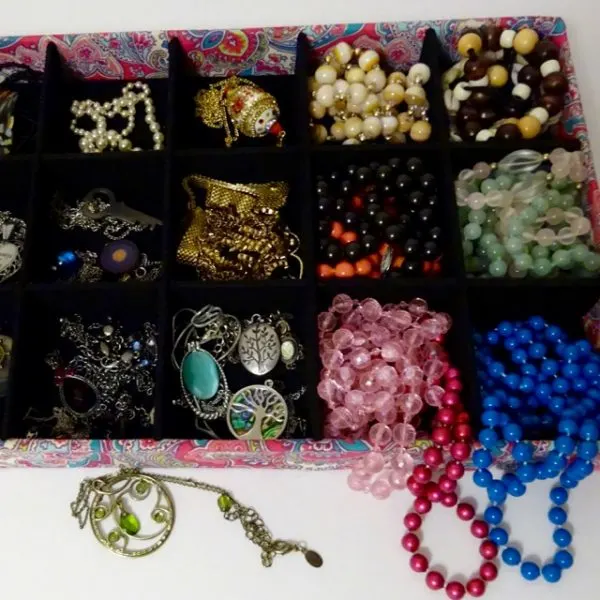 How to store jewelry