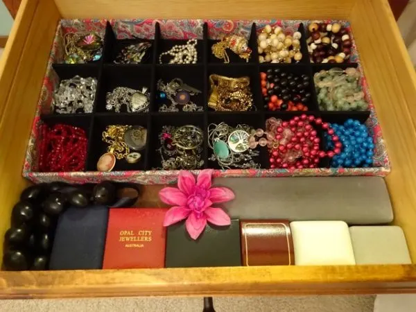Jewelry storage drawer