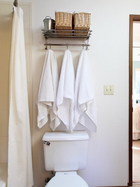 Towel rack with storage