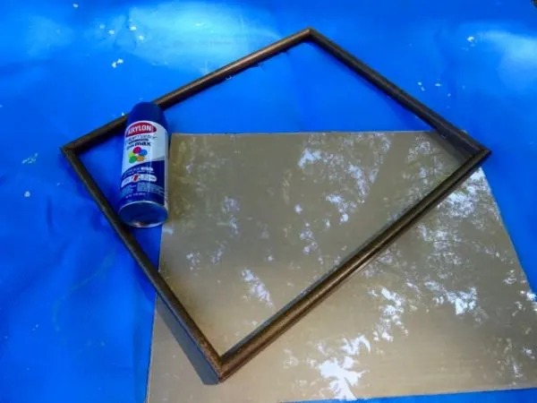 Make a memo board from a picture frame