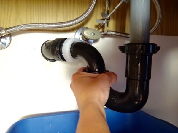 Connect a sink drain trap