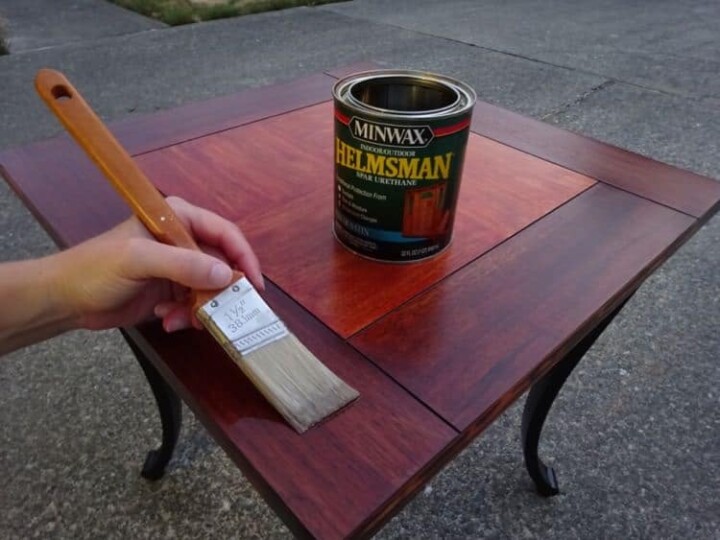 Varnish a wood table