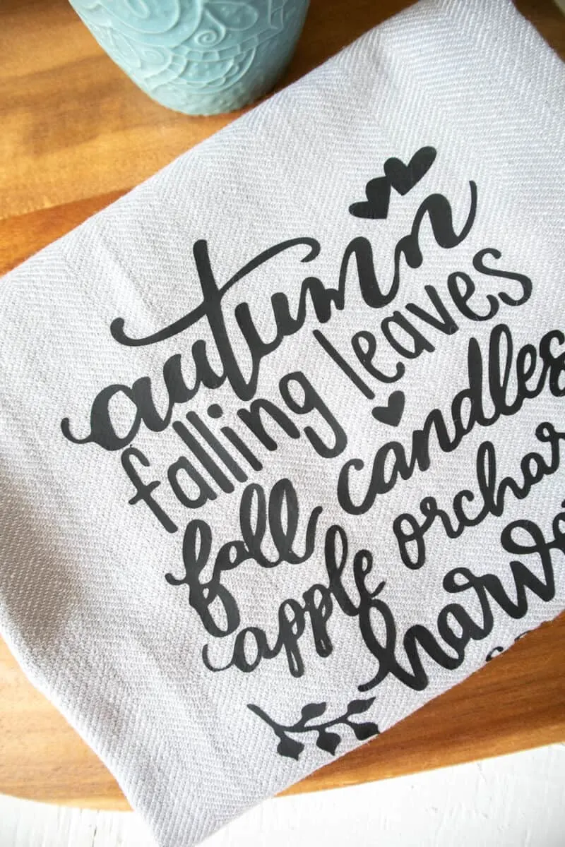 https://singlegirlsdiy.com/wp-content/uploads/2020/08/Fall-Thanksgiving-dish-towel-iron-on-transfer-with-cricut-800x1200.jpg.webp