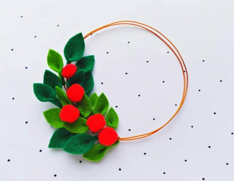 felt holly leaves and berries minimalist Christmas wreath