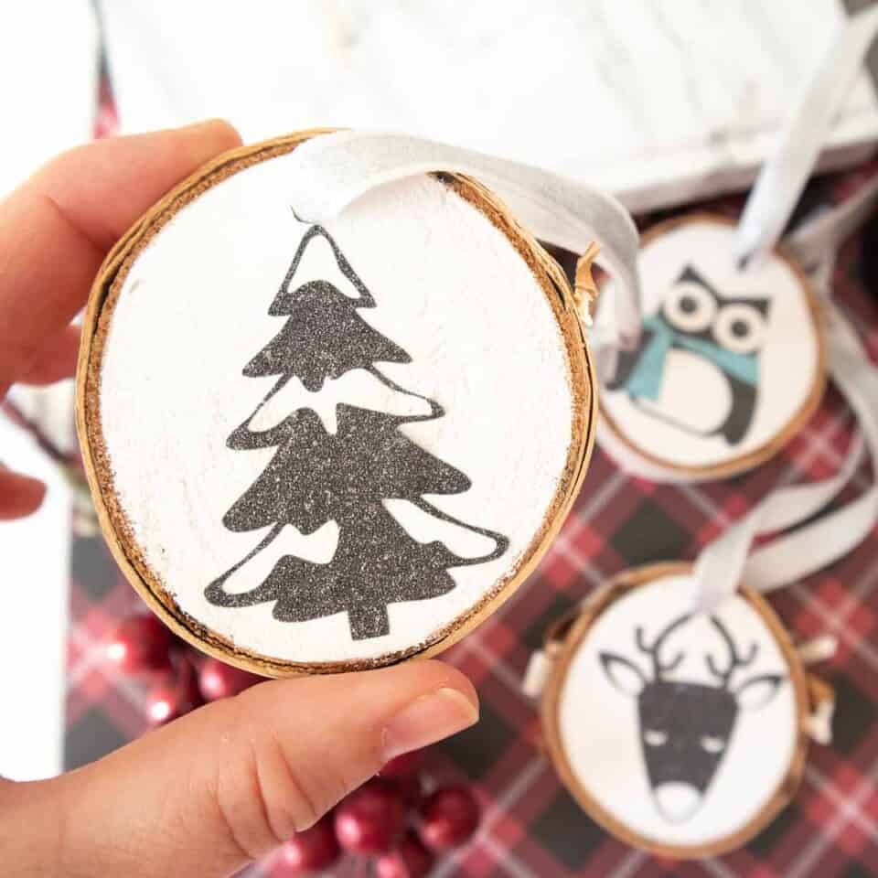 How to Make Wood Slice Ornaments with Vinyl - Single Girl's DIY