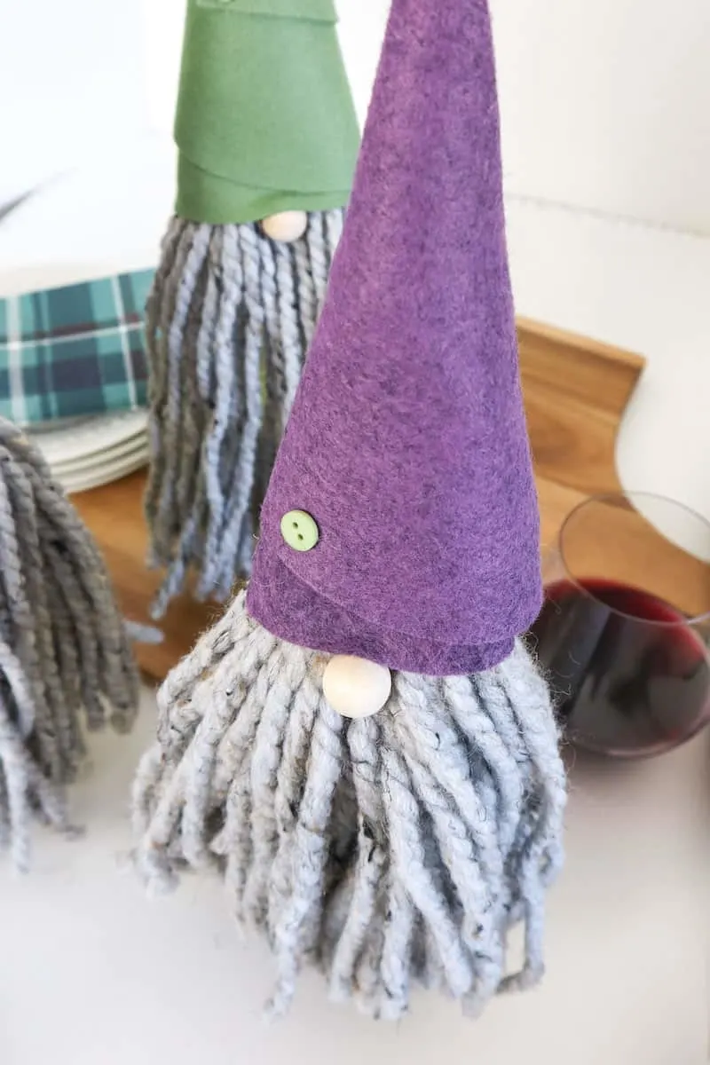 Gnome bottle topper - Free crochet pattern 