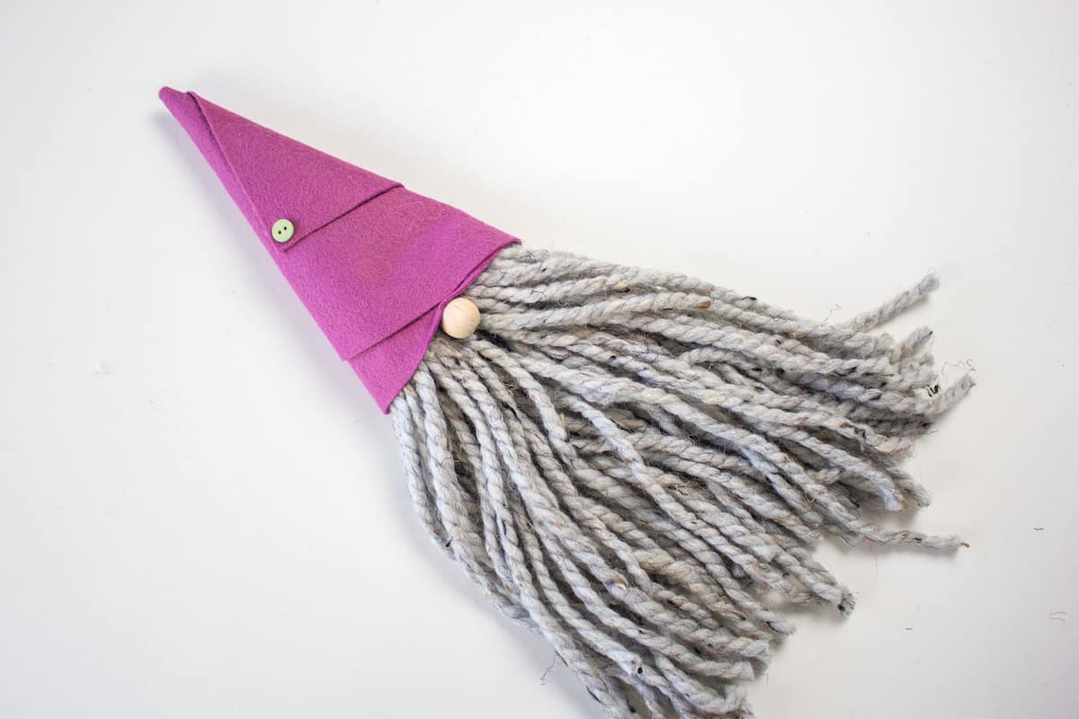 DIY Gnome Wine Topper Made of Felt and Yarn