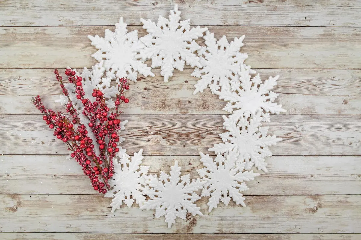 diy snowflake wreath with red berries