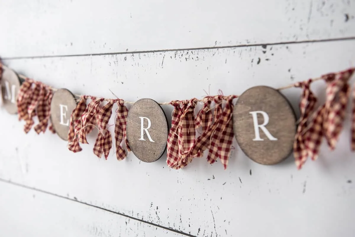 DIY Farmhouse Christmas Banner