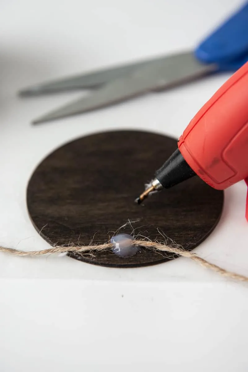 Glueing Twine to Wood Round