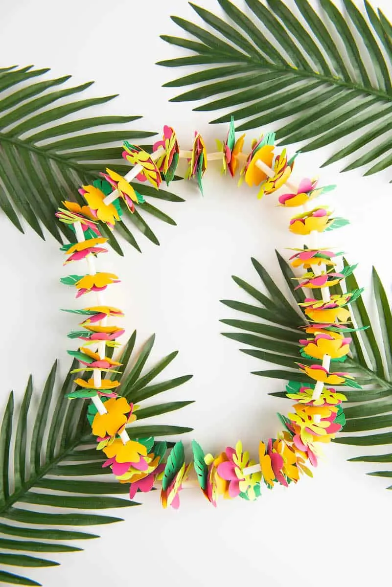 DIY Paper Hawaiian Necklace Lei