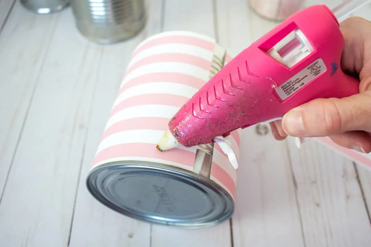 https://singlegirlsdiy.com/wp-content/uploads/2020/11/Pink-Hot-Glue-Gun-on-Tin-Can-Organizer-Craft.jpg.webp