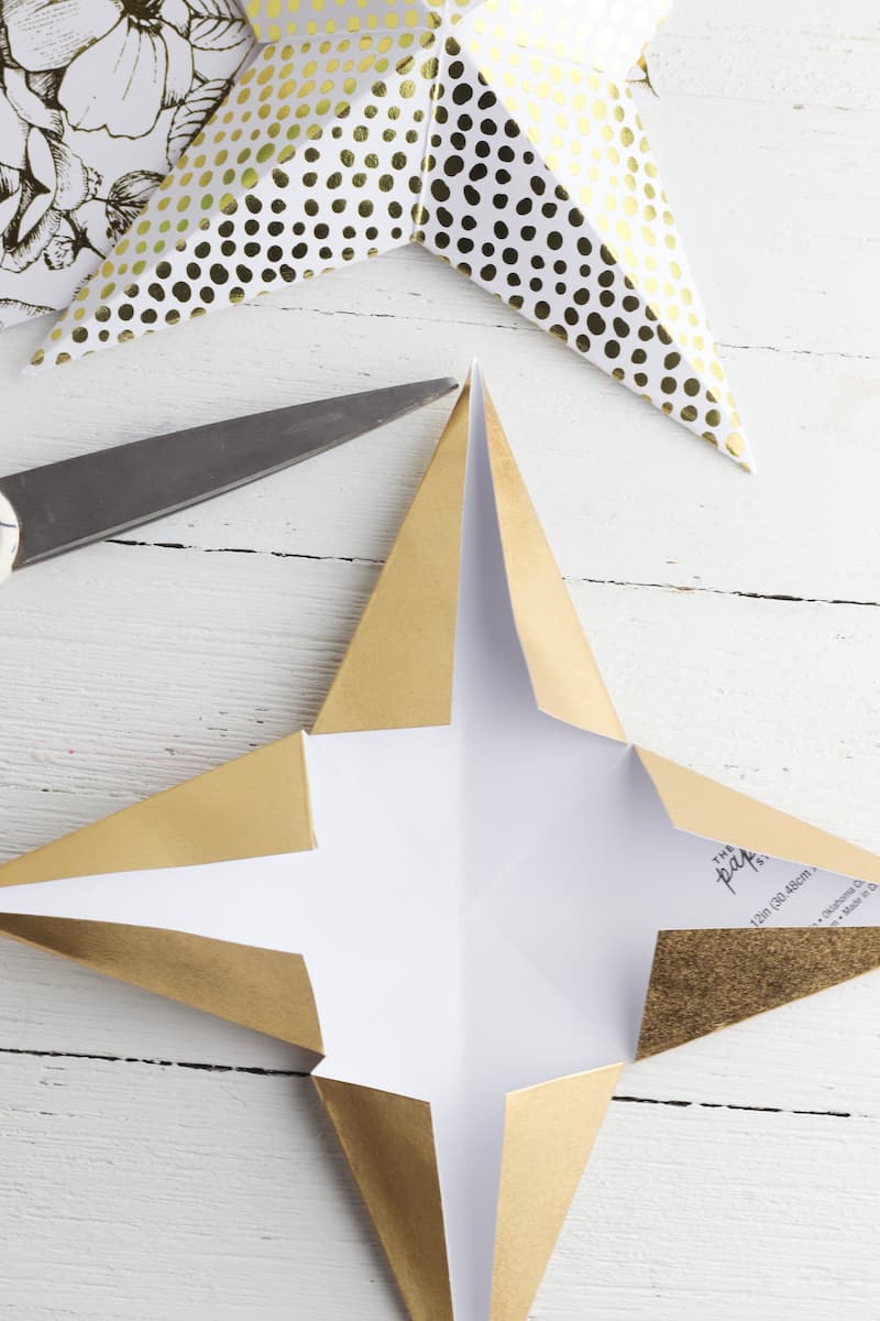 How to Make 3D Folded Paper Stars - Single Girl's DIY