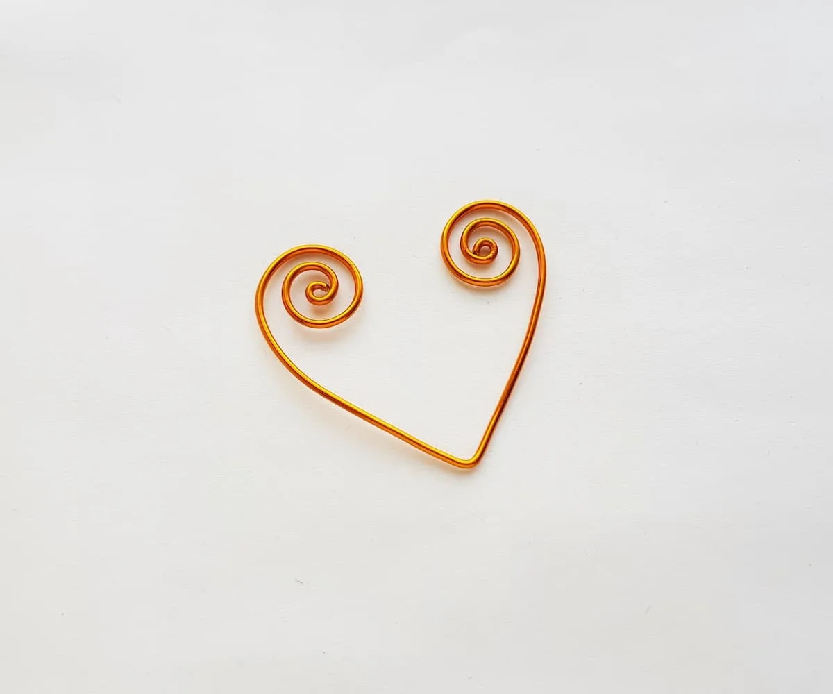 Heart bookmark made of wire