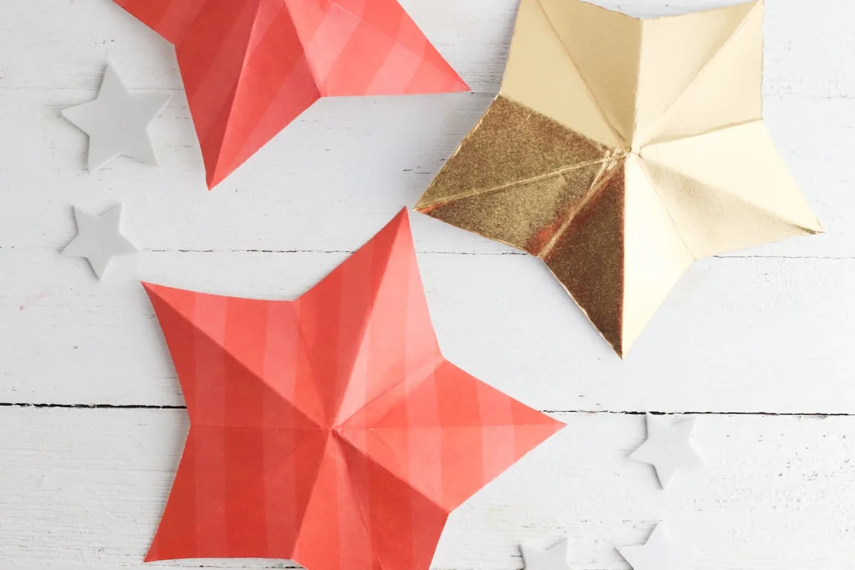 How to Make 3D Folded Paper Stars - Single Girl's DIY