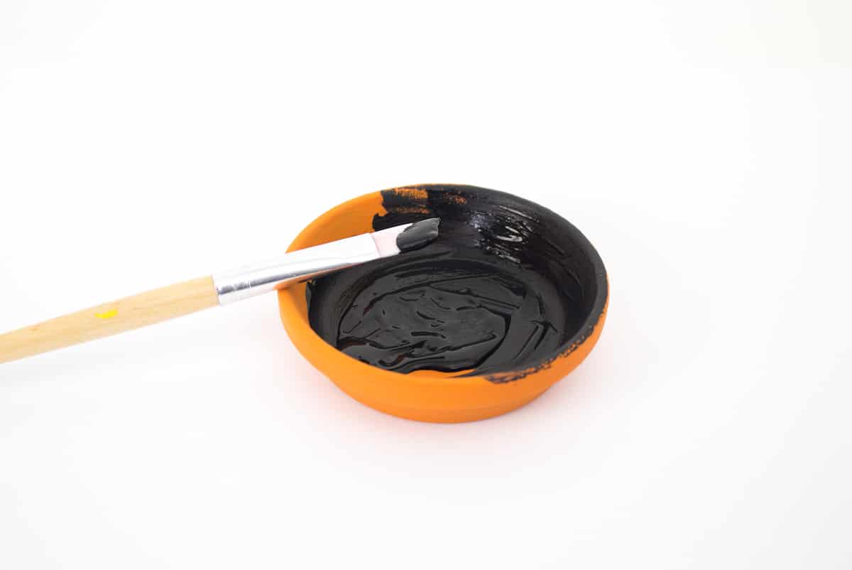 Painting terracotta saucer black