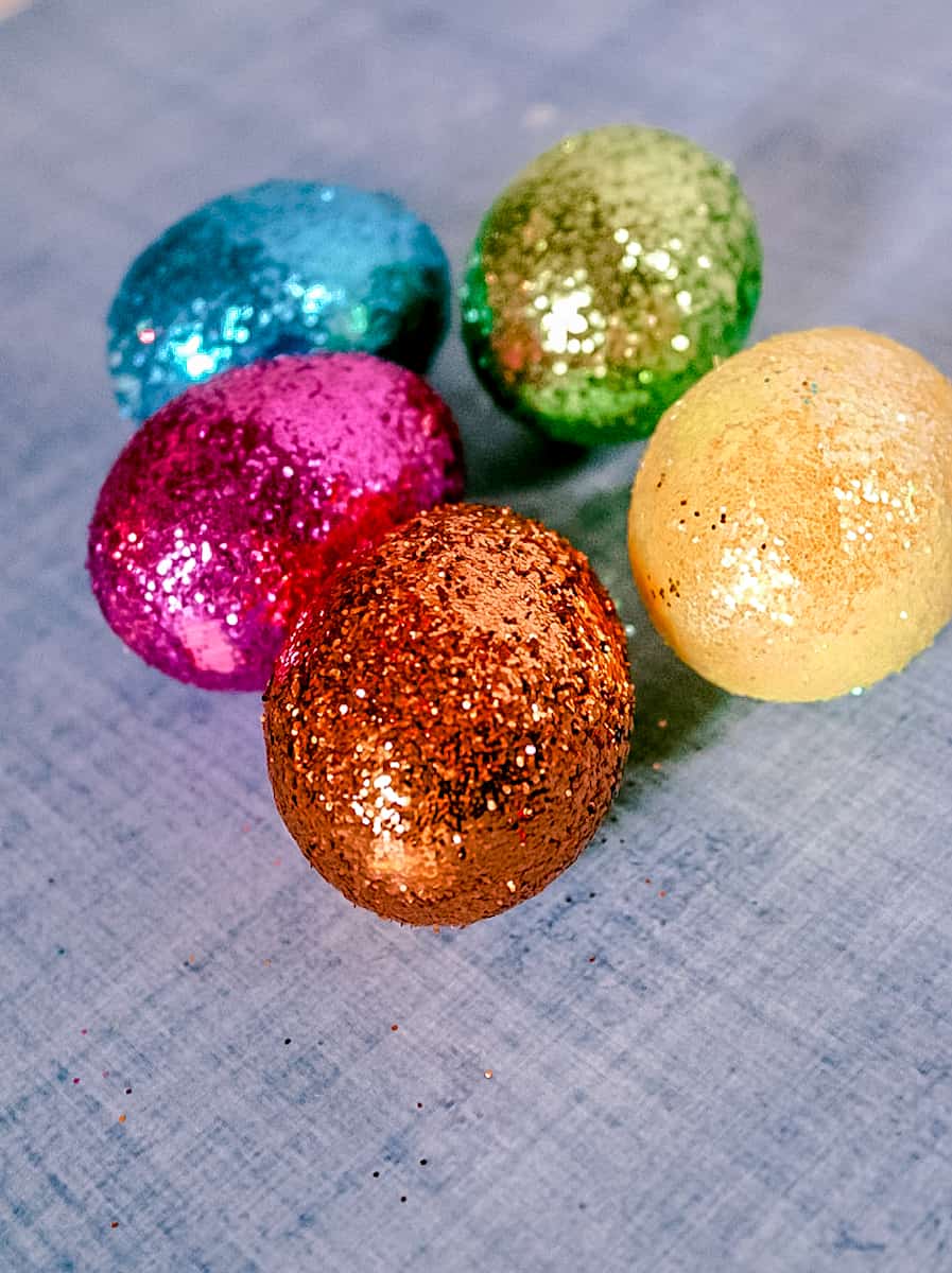DIY Glitter Easter eggs cluster blue background