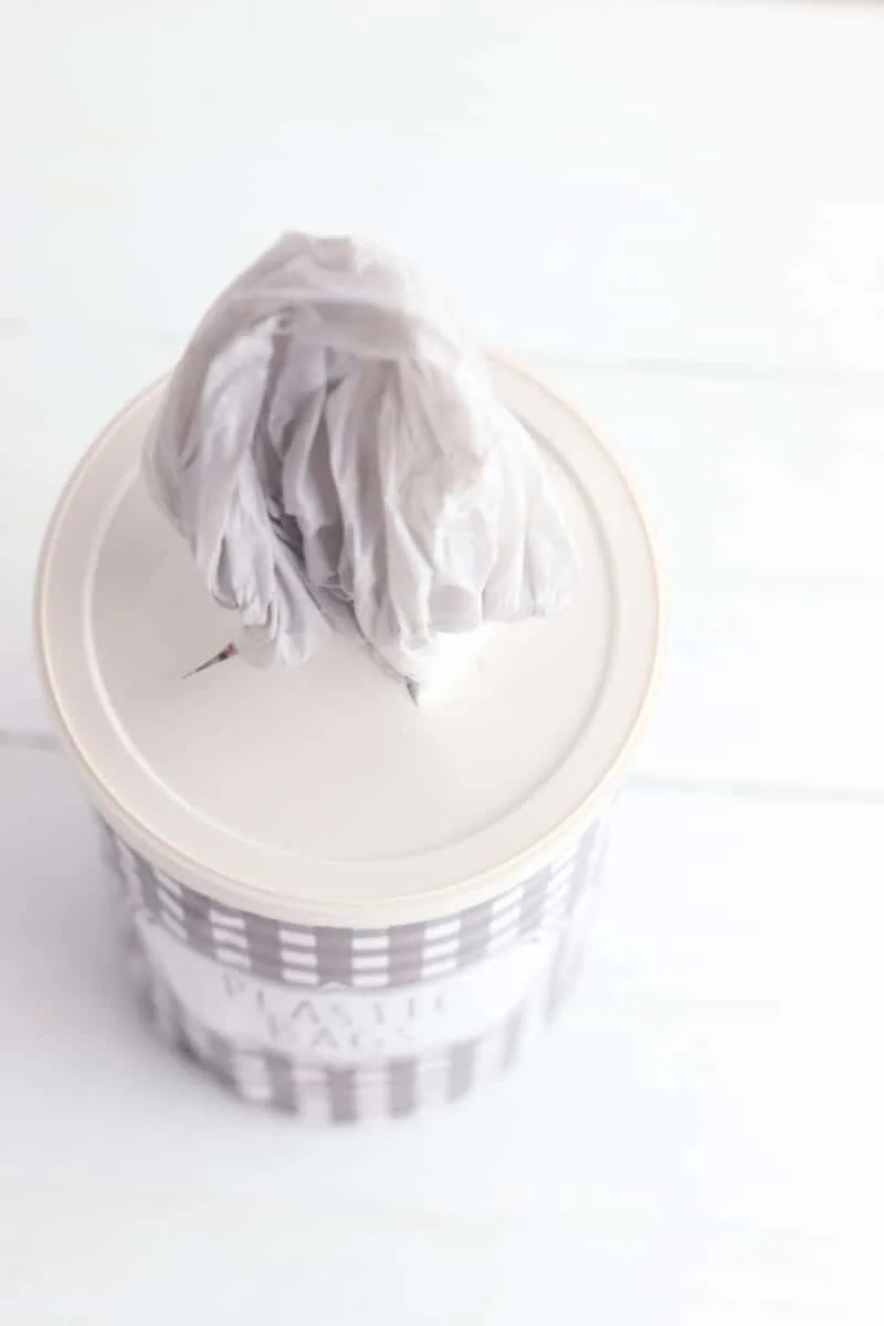 Oatmeal Container Craft: Plastic Grocery Bag Holder - Single Girl's DIY