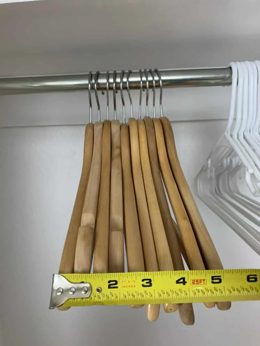 Closet hangers that save closet space 