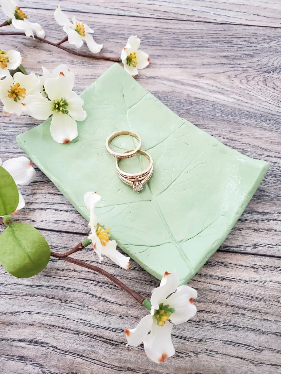 HOW TO MAKE AN ILLUSTRATED AIR DRY CLAY TRINKET TRAY 