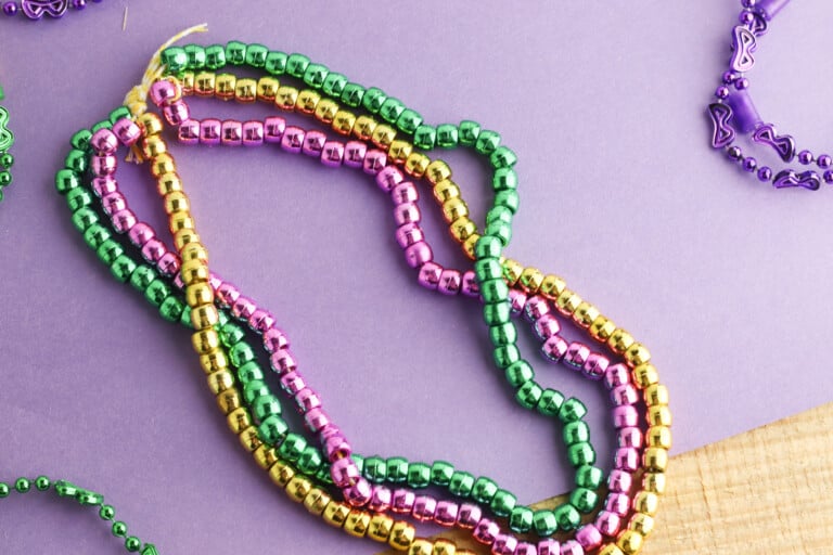 DIY mardi gras necklace