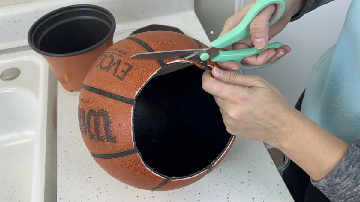 Easy DIY Basket Planter 🌱 How To Make A Cheap Basket Plant Pot 🌿 DIY Boho  Decor 