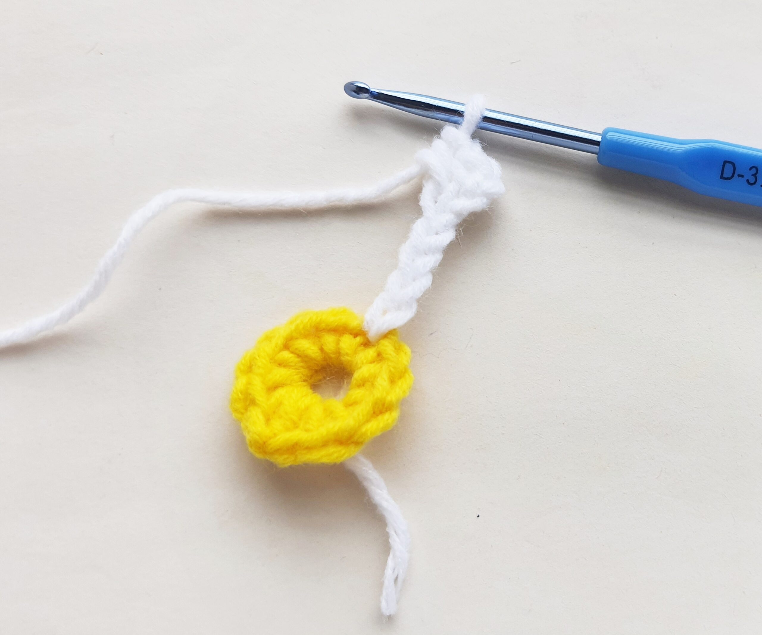 Easy Daisy Crochet Pattern - Single Girl's DIY