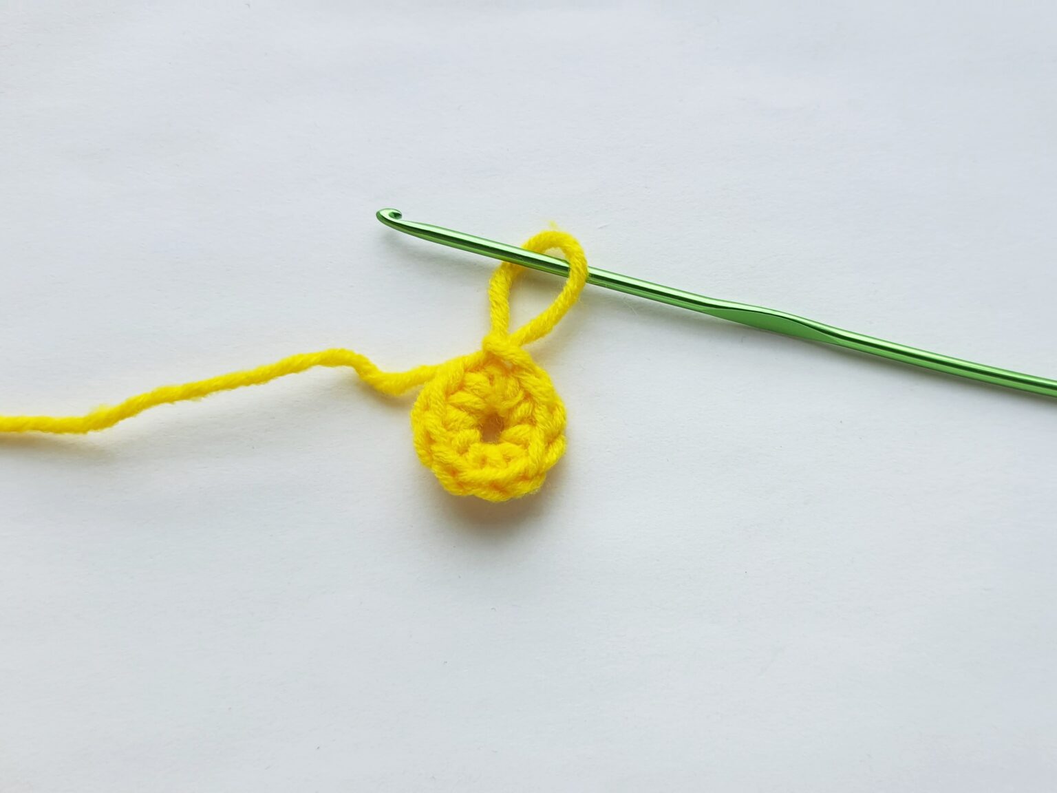 Easy Crochet Flower with Open Loop Petals Pattern Single Girl's DIY