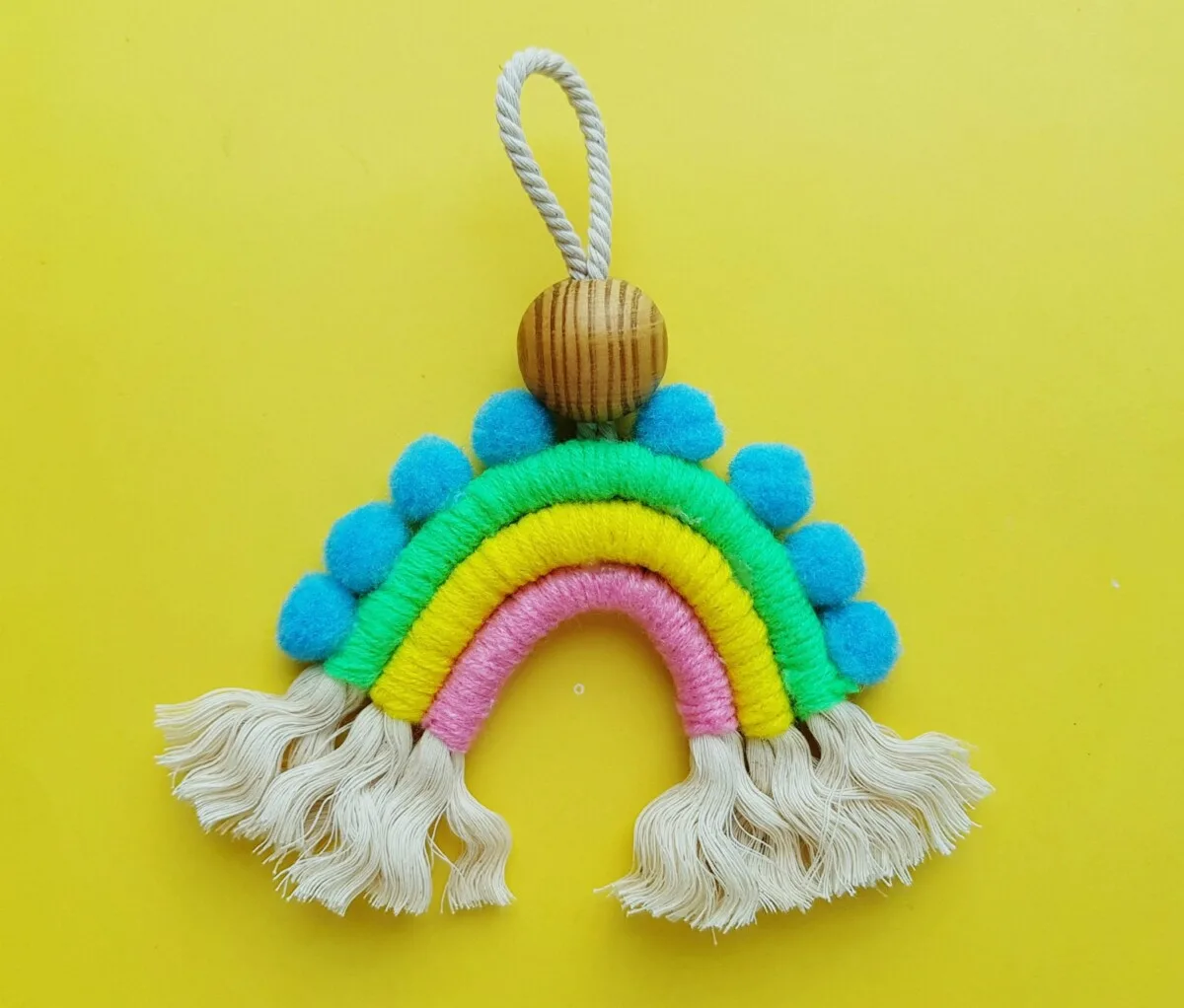 DIY Rainbow PomPom Wallhanging