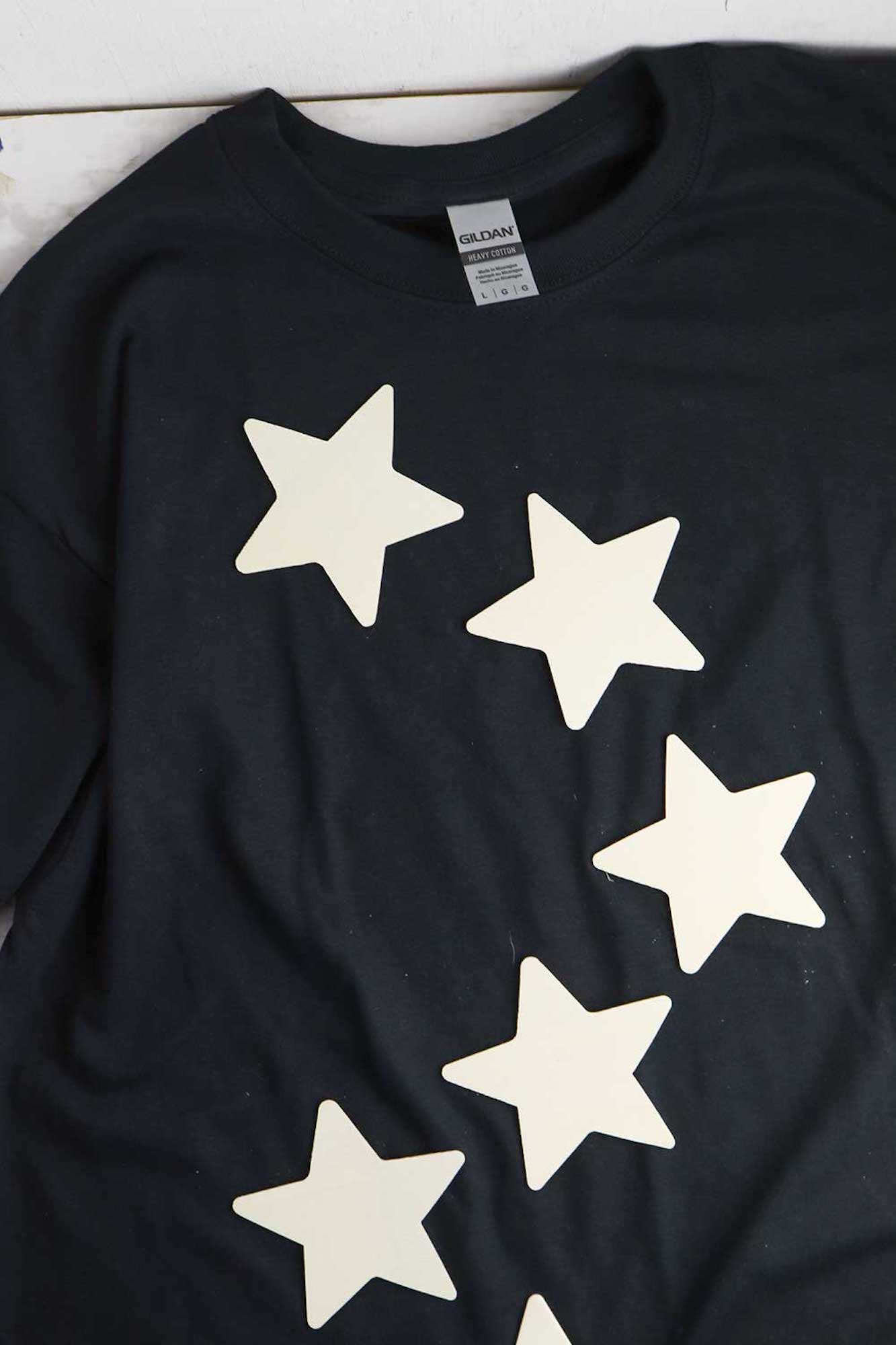 How to Spray Bleach a Shirt (4 Easy Steps) Single Girl's DIY