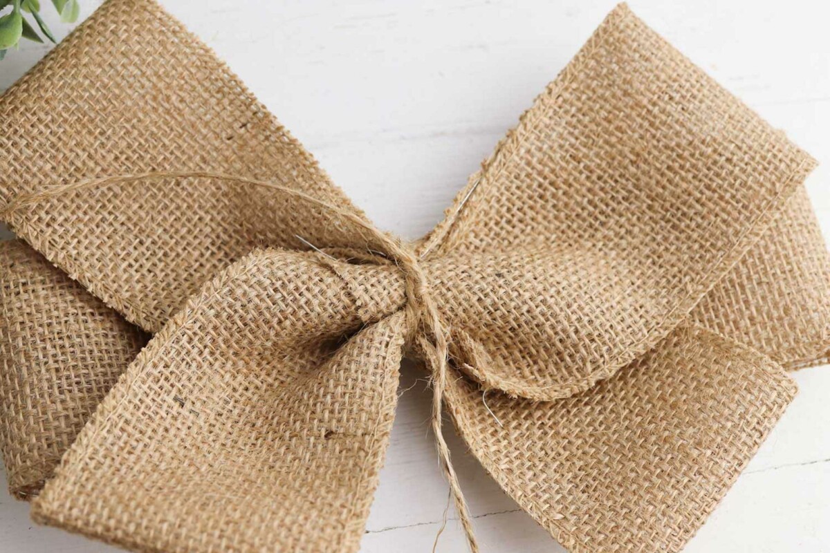 how to tie a burlap bow