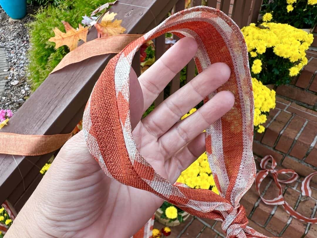 How to Make a Bow with Wired Ribbon (The Easy Way) Single Girl's DIY