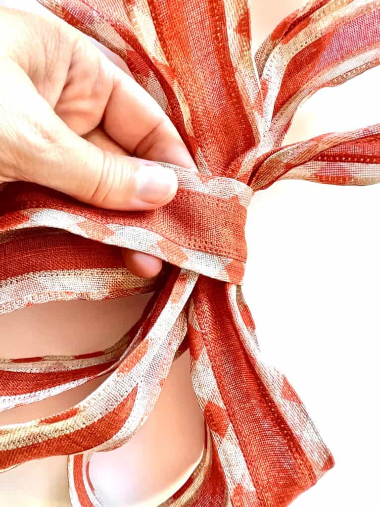 How to Make a Bow with Wired Ribbon (The Easy Way) Single Girl's DIY