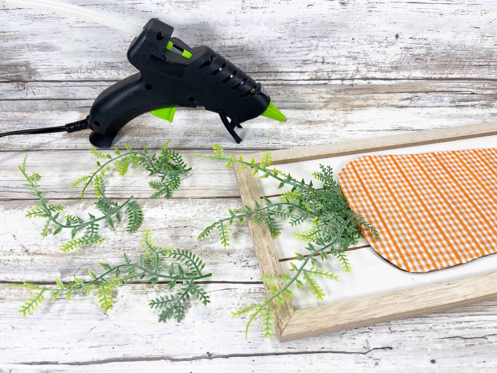 Farmhouse Easter Carrot Sign with Free Pattern - Single Girl's DIY