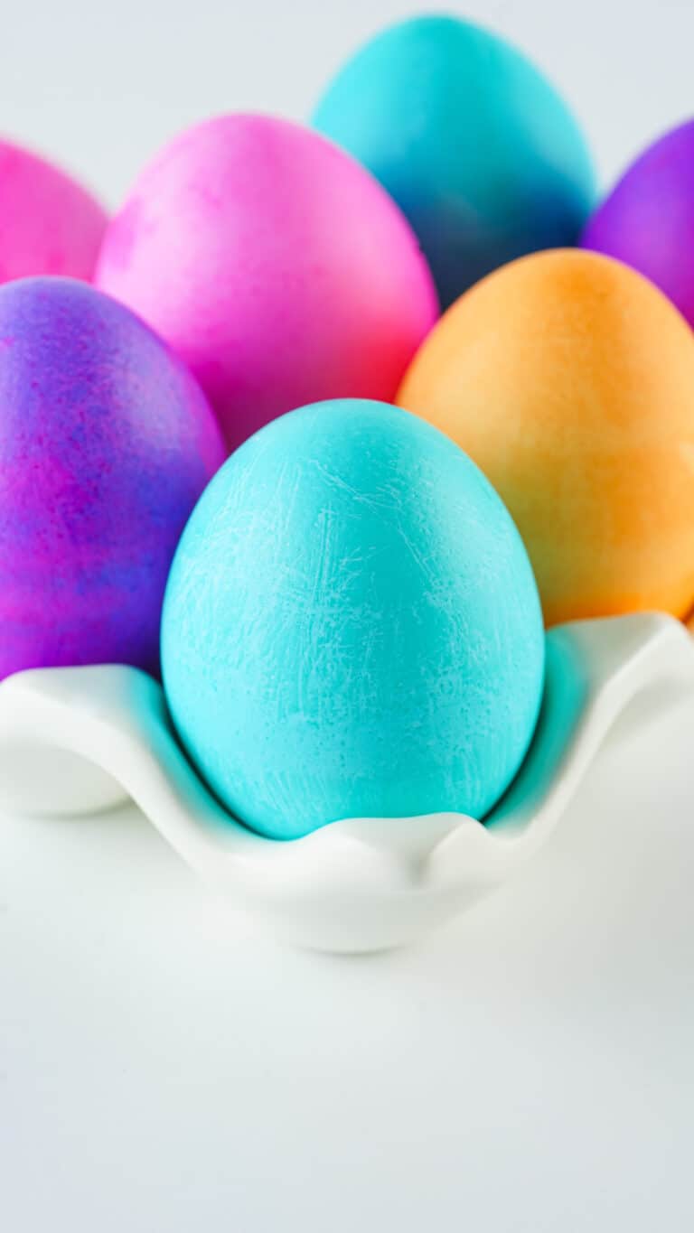 Easy Way to Dye Easter Eggs with Food Coloring Single Girl's DIY