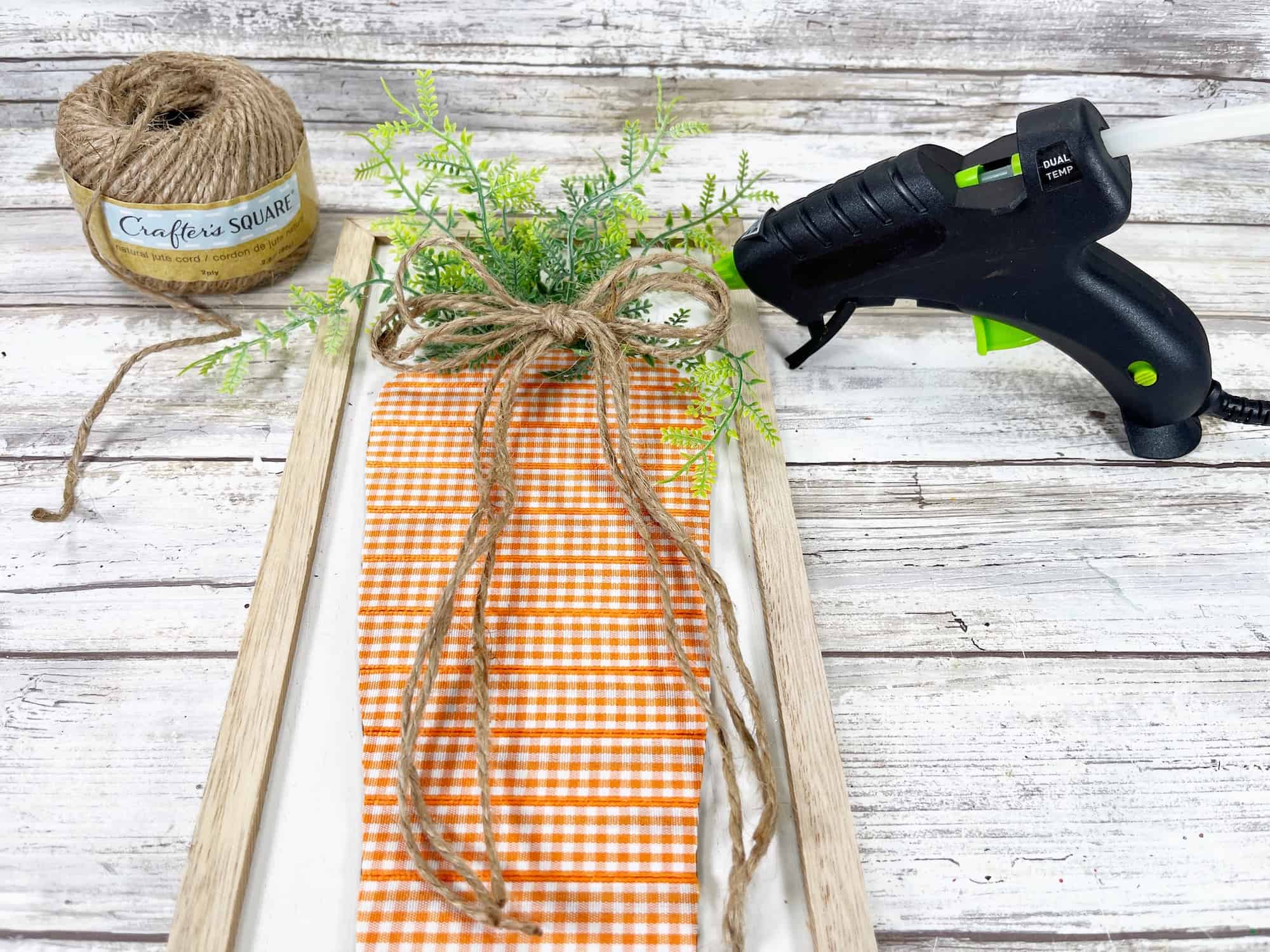 Farmhouse Easter Carrot Sign with Free Pattern - Single Girl's DIY