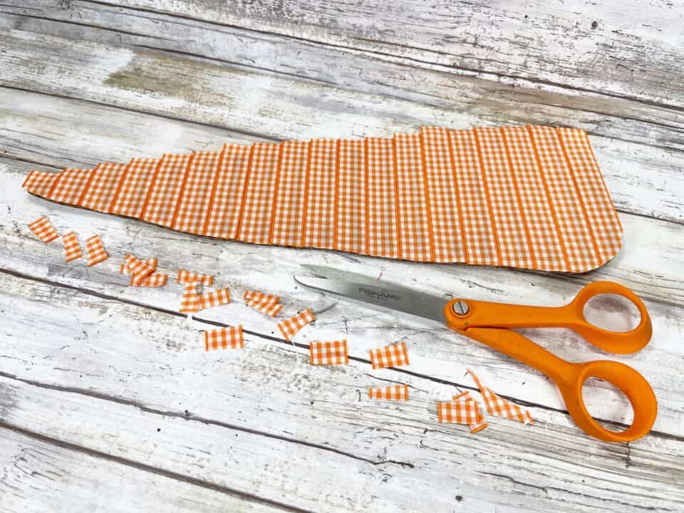 Farmhouse Easter Carrot Sign with Free Pattern - Single Girl's DIY