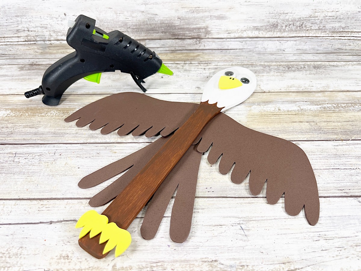 Wooden Spoon Bald Eagle Craft Step 7