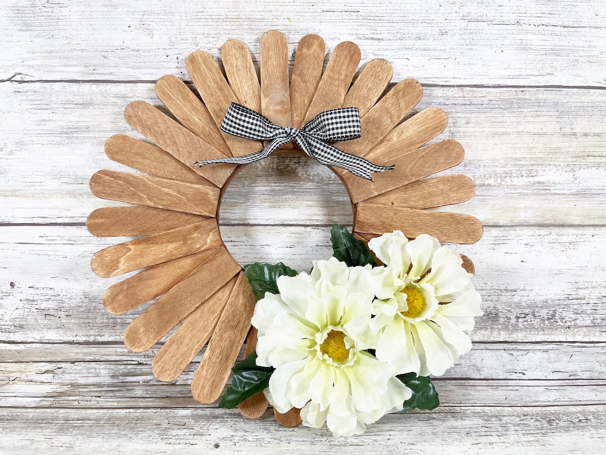 Easy Craft Stick Wreath (Dollar Store DIY) Single Girl's DIY