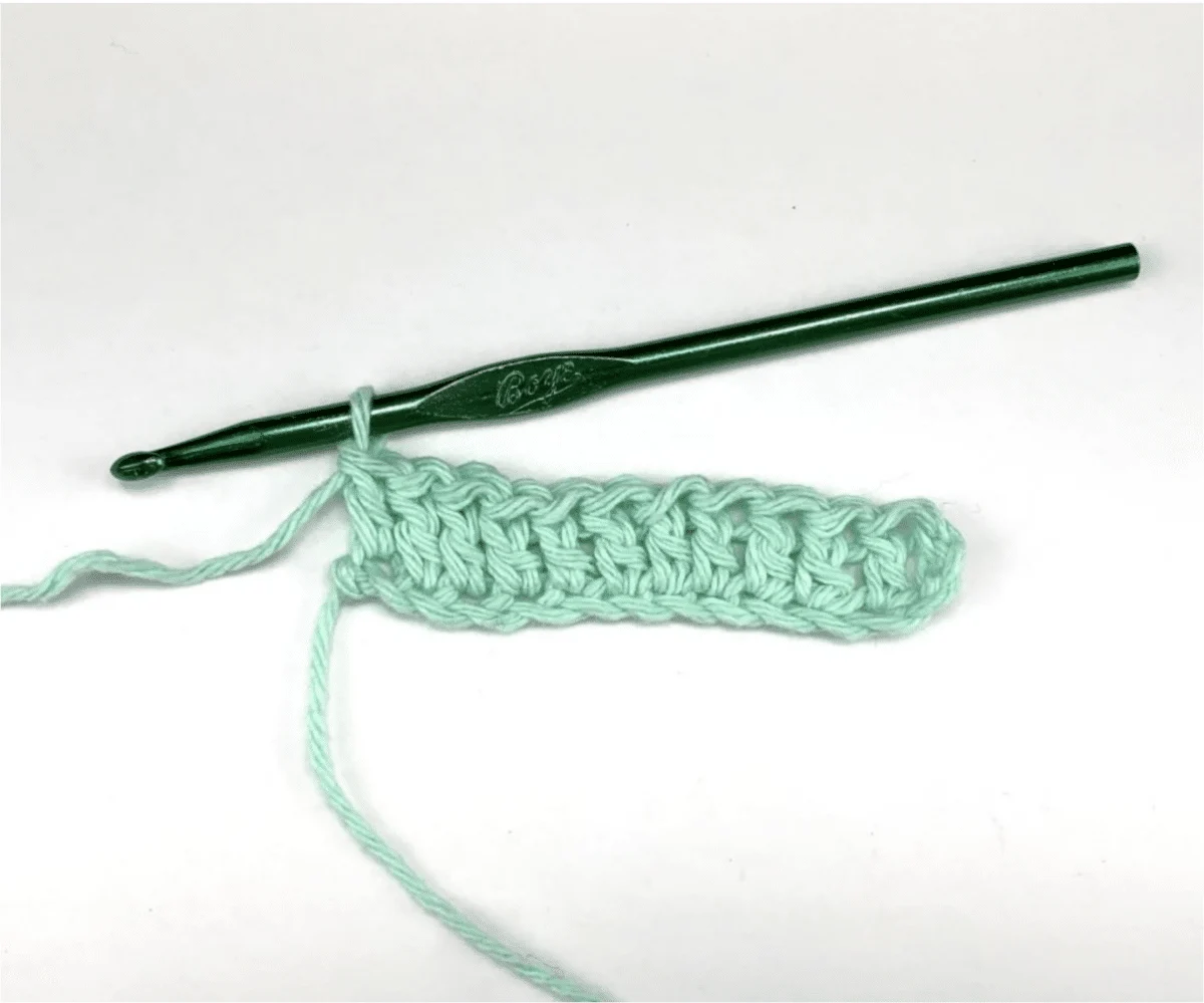 6 Beginner Crochet Stitches: The Basics You Need to Learn - Single Girl's  DIY
