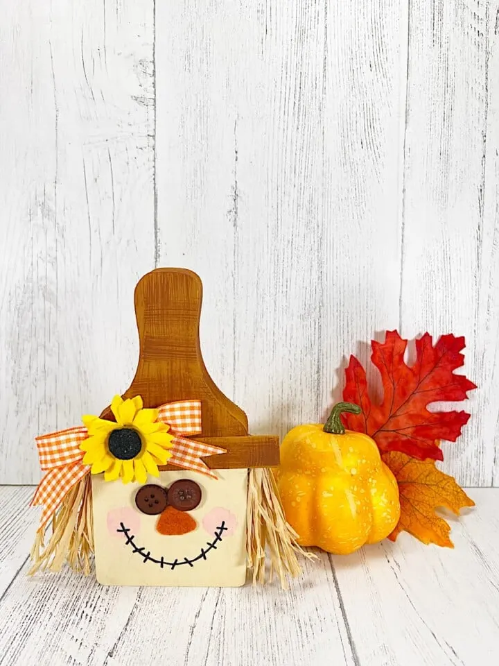 Cutting Board Scarecrow (Dollar Store DIY)