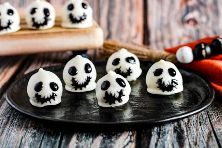 Jack Skellington Oreo Cookie Balls (4-Ingredient Recipe)