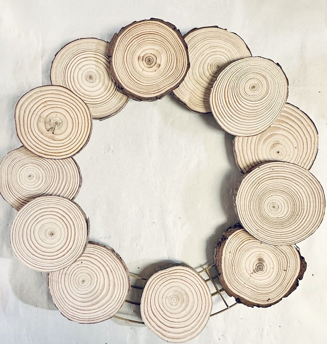 Wood Slice Wreath Step 1 on a white background