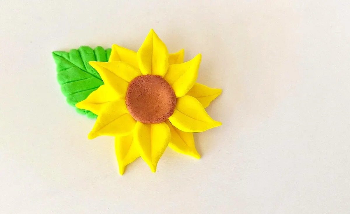 Clay Sunflower Step 20