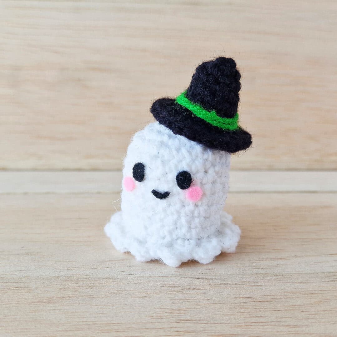 Amigurumi Ghost Crochet Pattern - Single Girl's DIY